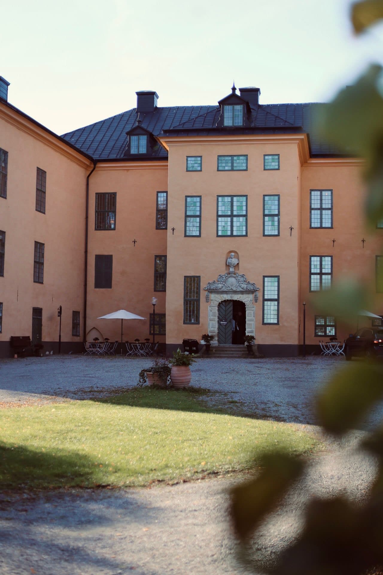 Slottets innergård en höstdag