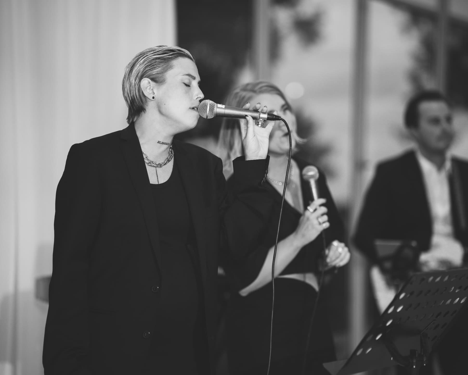 Liveband med sångerska under kvällen